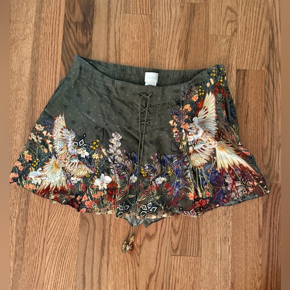 Camilla 100% silk Watchful Wings lace front shorts sz L - Picture 7 of 9